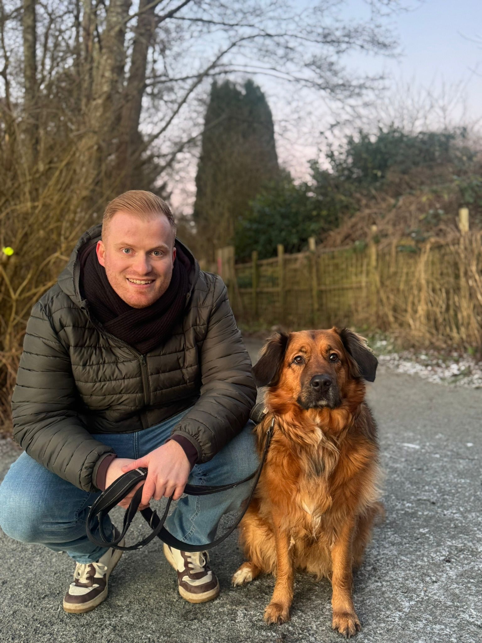 Lasse Falke mit seinem Hund